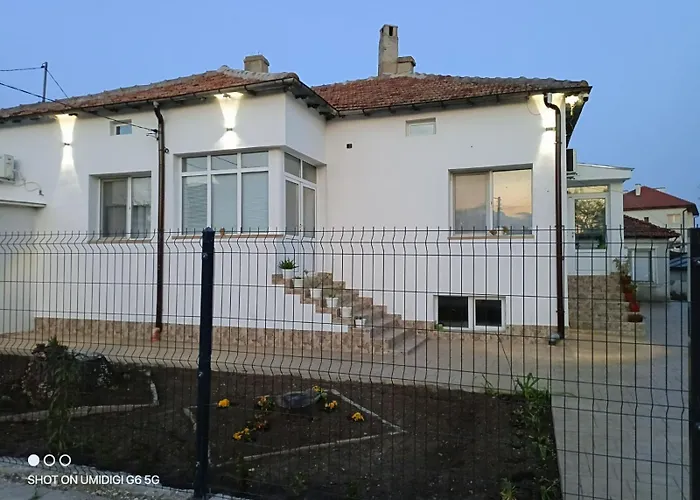 ника Луксозна вила *